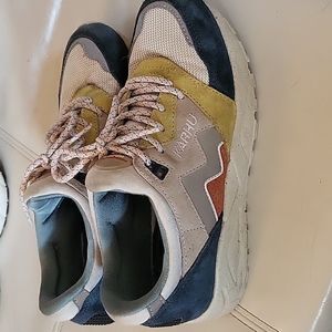 Unisex 5.5 Karhu Aria 95 shoes